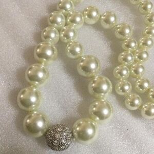 Graduated Pearl and Rhinestone Necklace